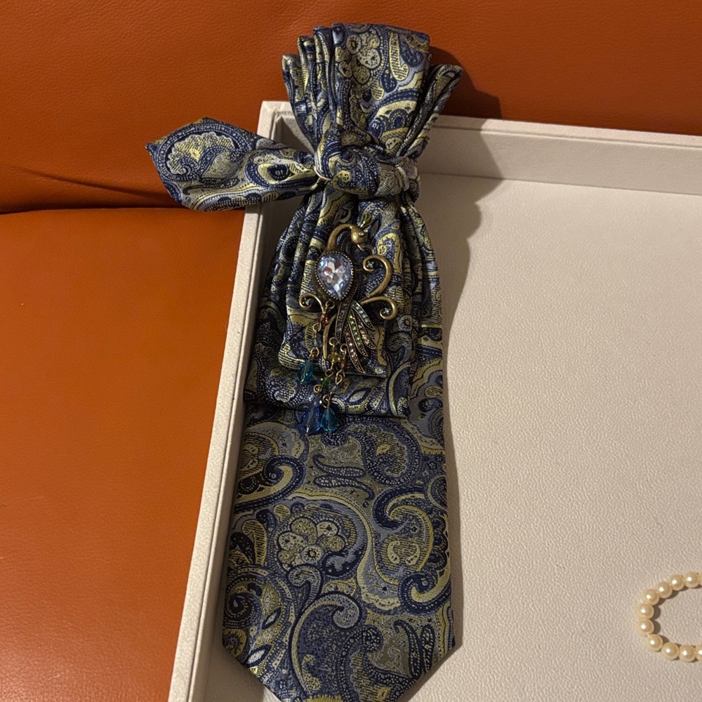 Elegant Paisley Scarf in Blue and Gold